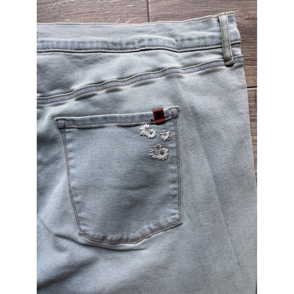 Jessica Simpson Womens Ankle Flare Jeans 22W Light Blue Floral Embroidered Boho - Picture 8 of 10